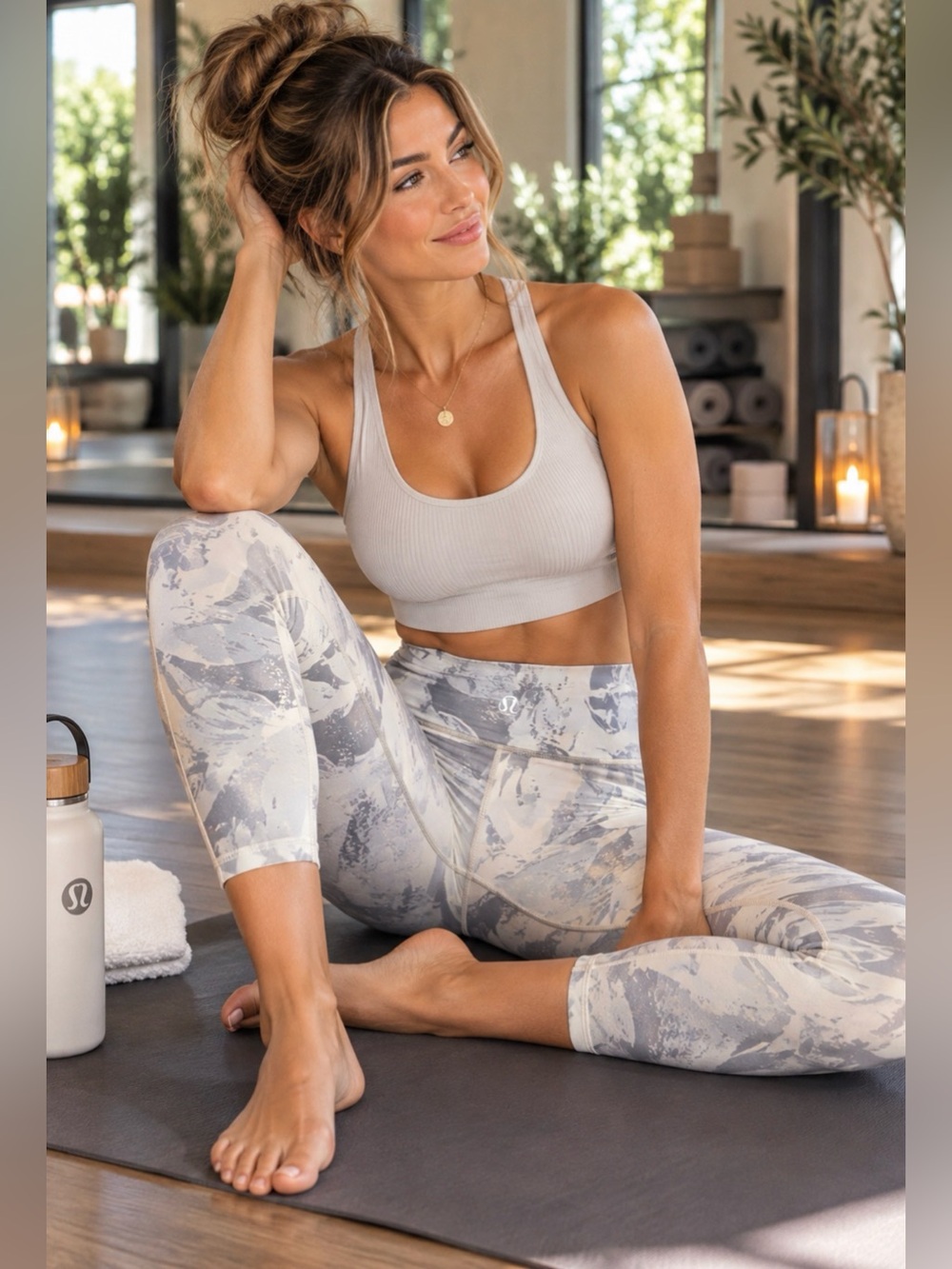 Lululemon White Gray Abstract Print High Rise 7/8 Yoga Leggings